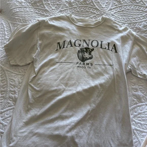 Magnolia White Graphic Tee - Picture 2 of 2